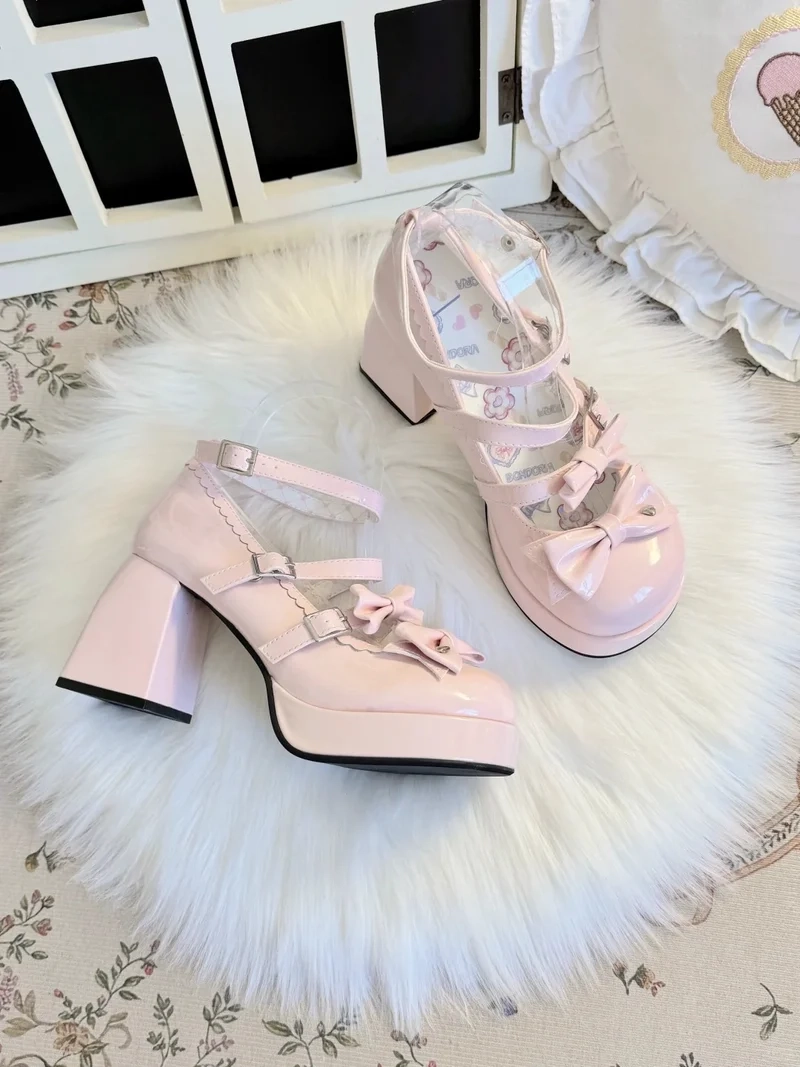 Phong cách hiện đại cùng giày búp bê hiện đại