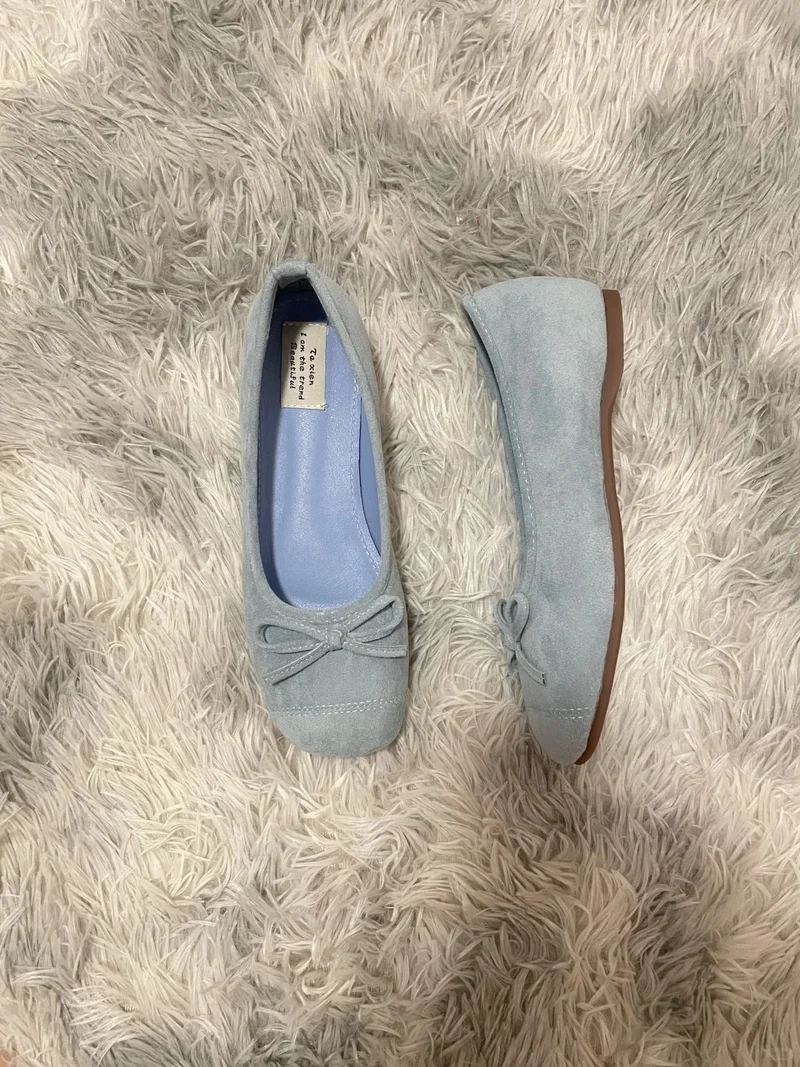 Basic tối giản nhưng đẹp với giày búp bê dáng basic