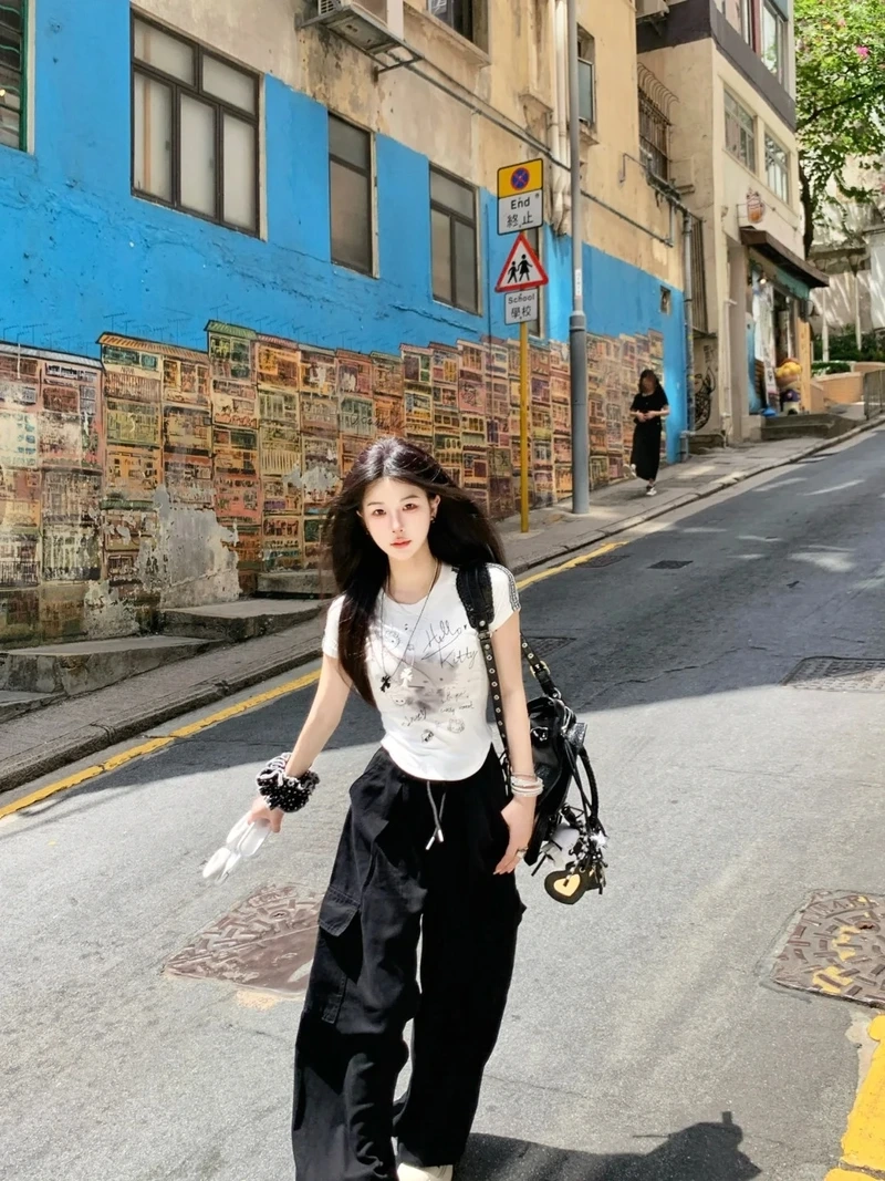 Dáng rộng thoải mái từ quần cargo form rộng