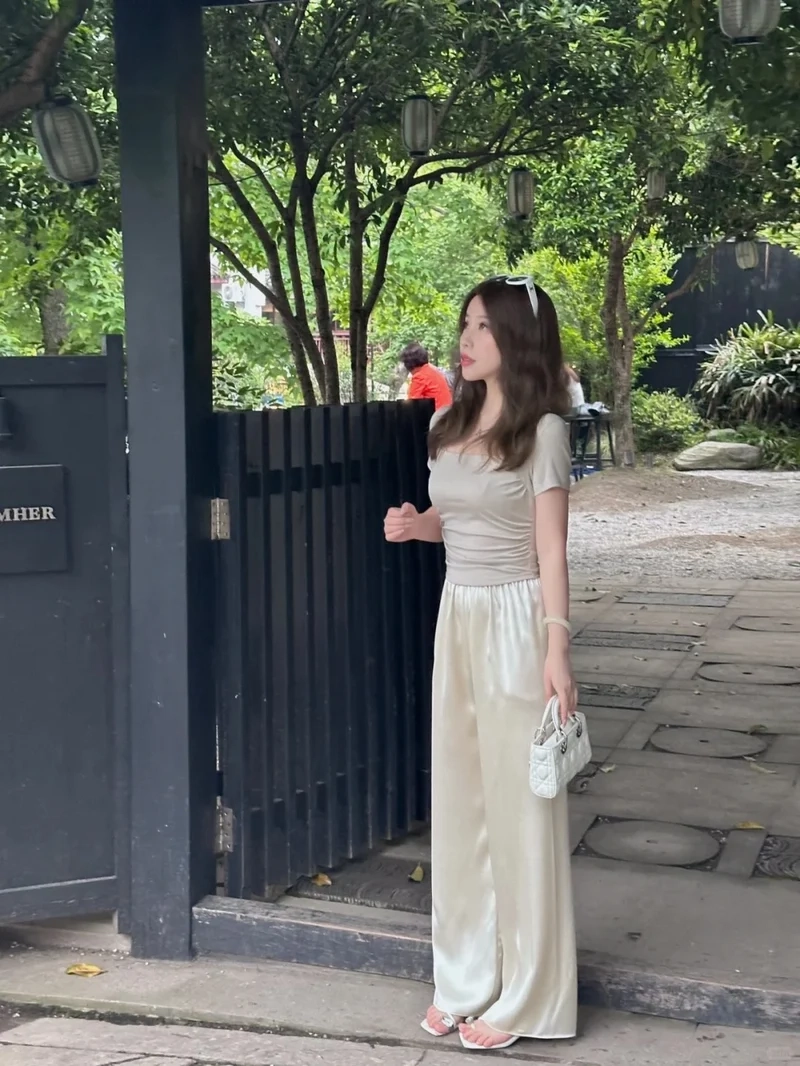 Luôn nổi bật cùng quần culottes lụa nữ