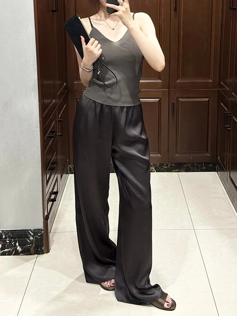 Thoải mái và sang trọng với quần culottes lụa dáng rộng