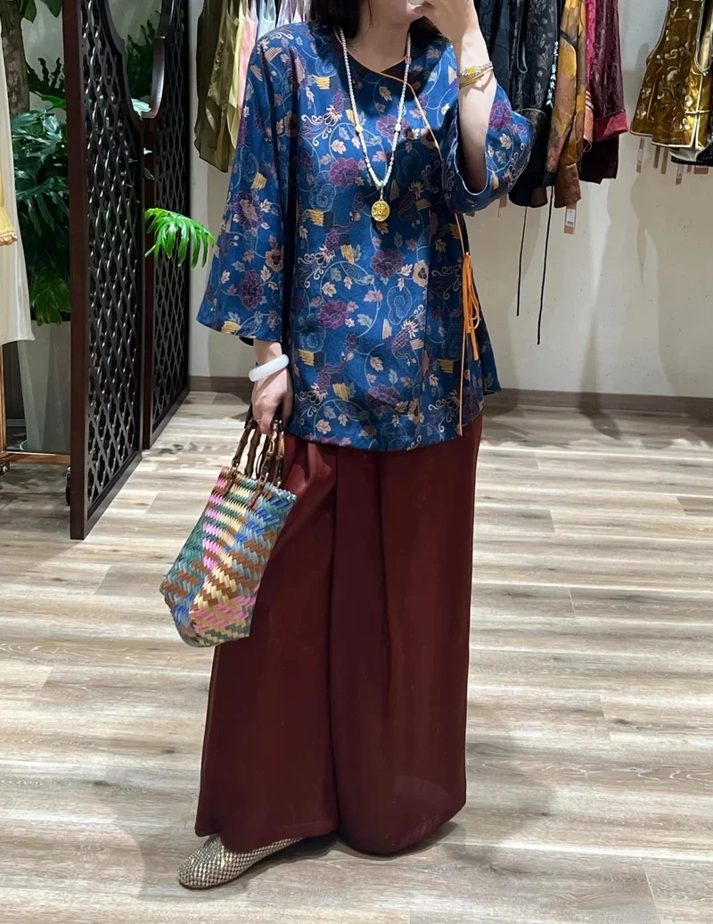 Street style nổi bật cùng quần culottes lụa street style