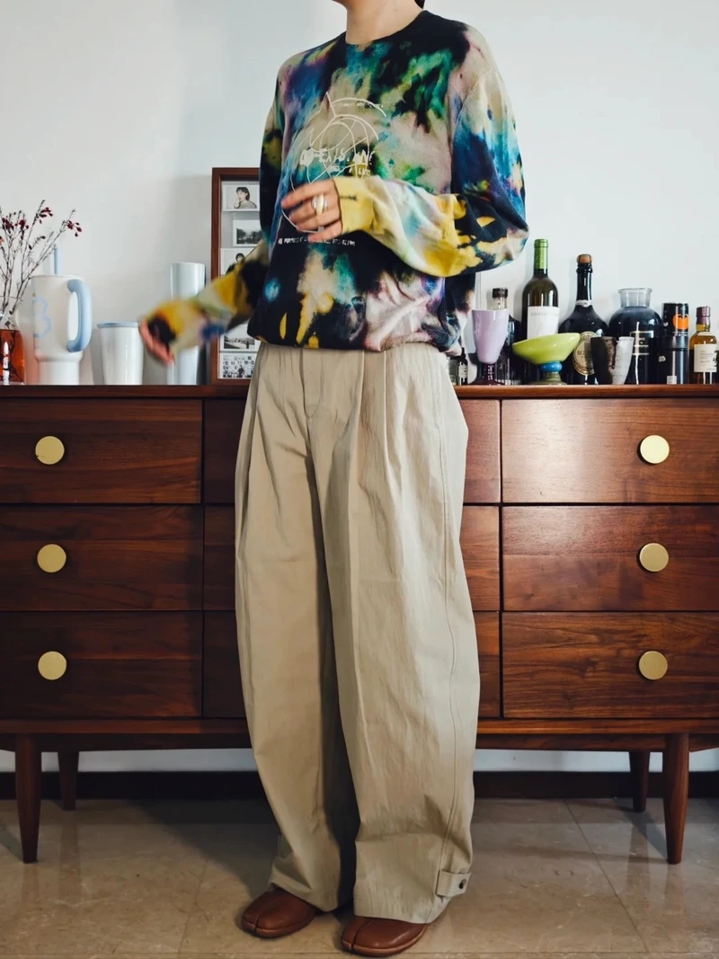 Dịu dàng năng động cùng quần dù ống rộng nữ