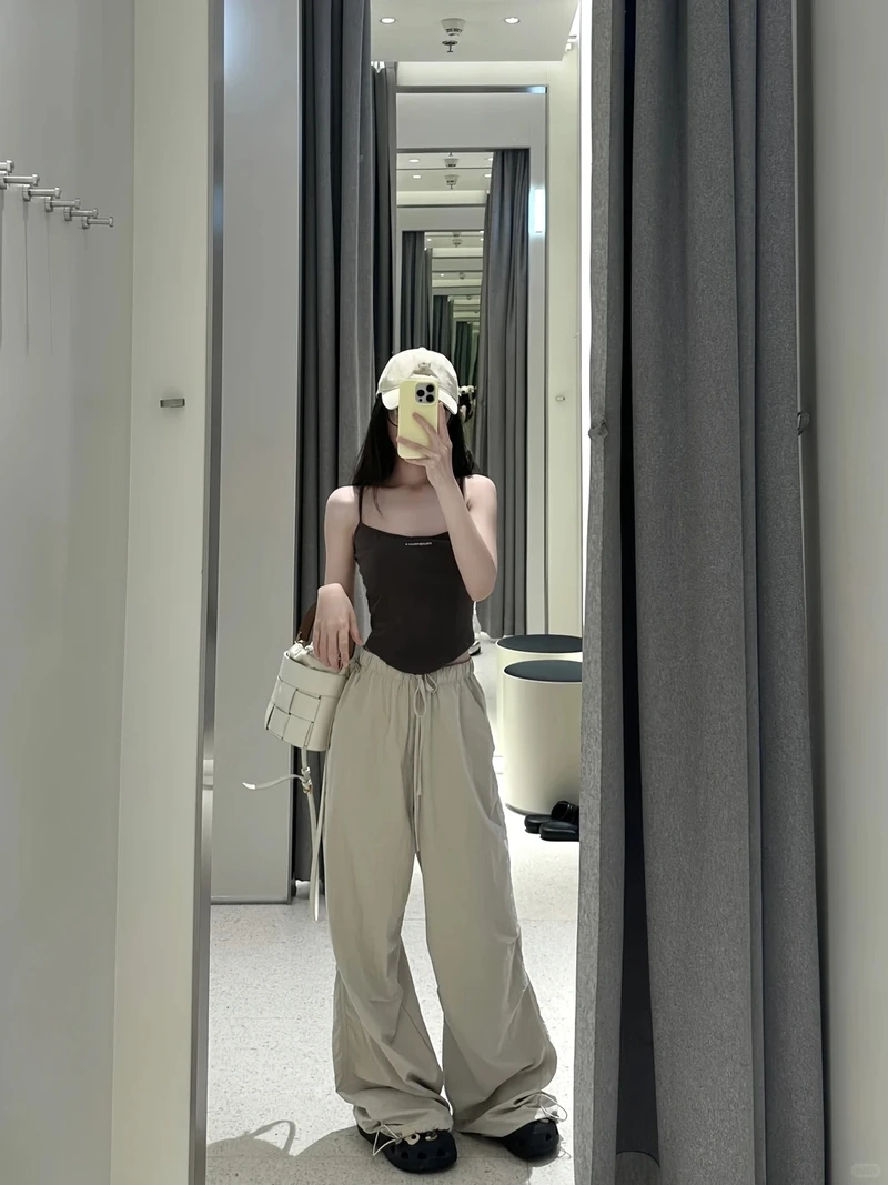 Bắt trend dễ dàng nhờ quần dù ống rộng thời trang