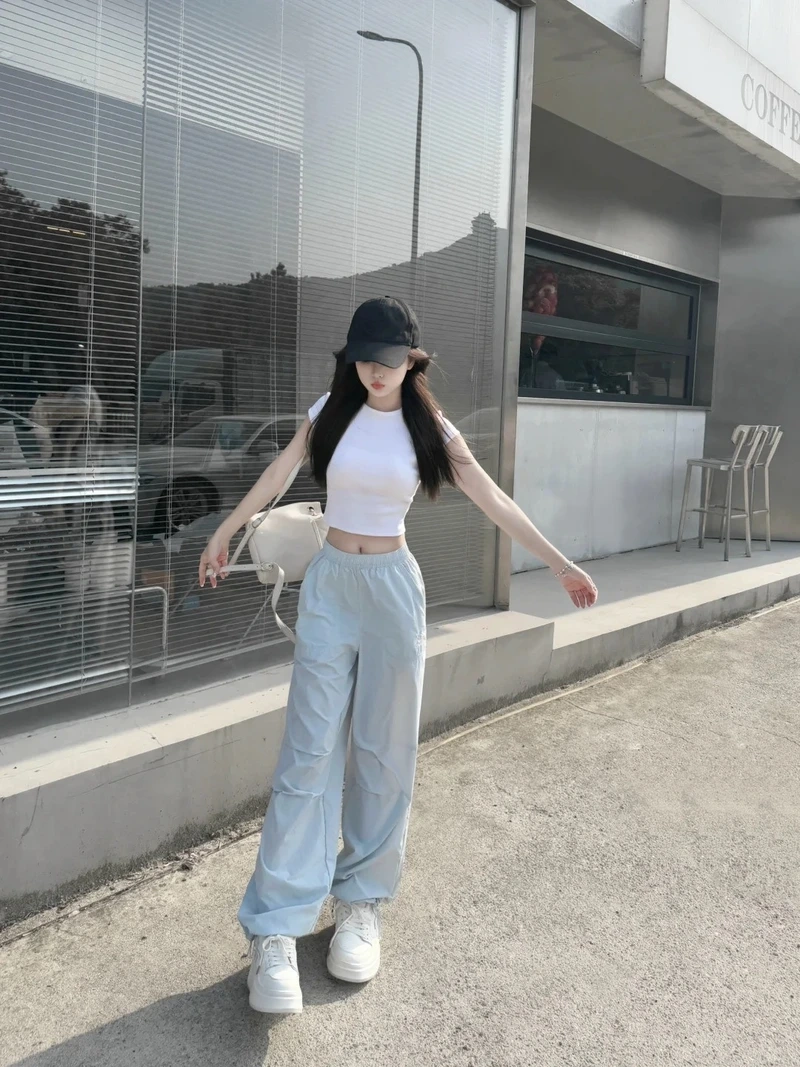 Lựa chọn xu hướng từ quần dù ống rộng hot trend