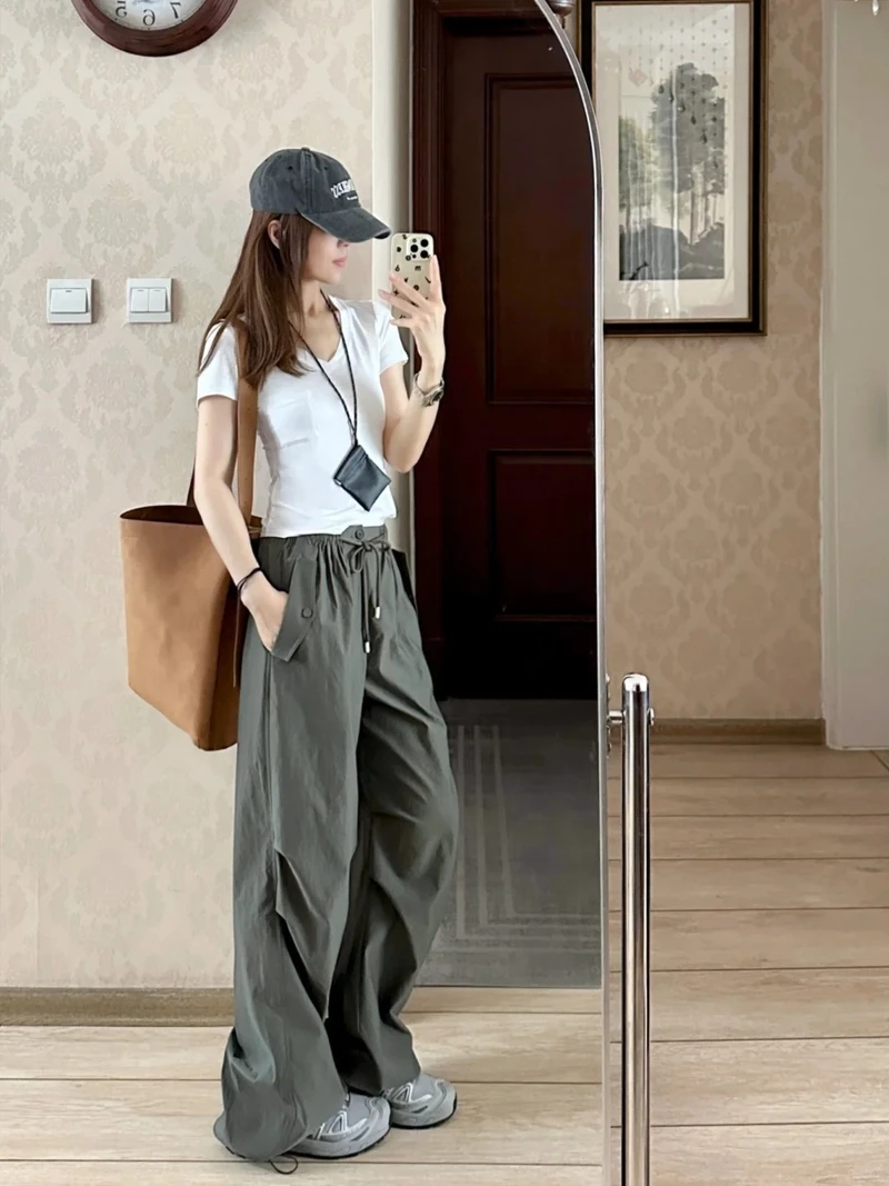 Chuẩn gu mới cùng quần dù ống rộng phong cách hàn