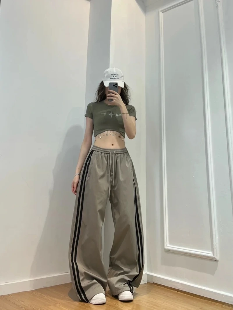 Gợi ý phối đồ từ quần dù ống rộng outfit