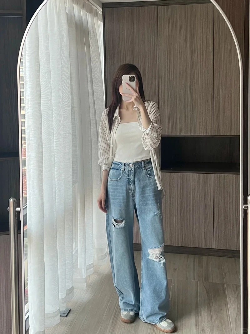 Phối đồ ấn tượng với quần jean rách phong cách