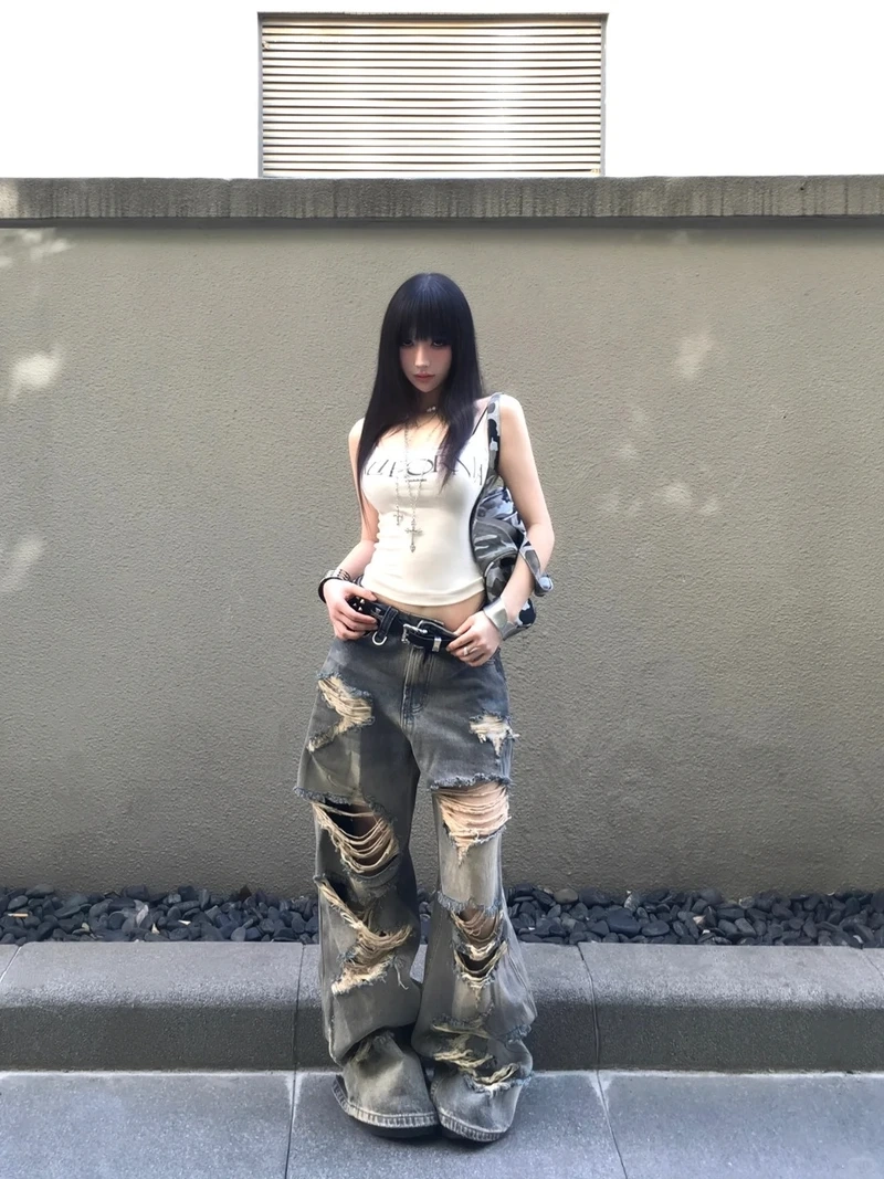 Dễ phối đồ với quần jean rách ống rộng