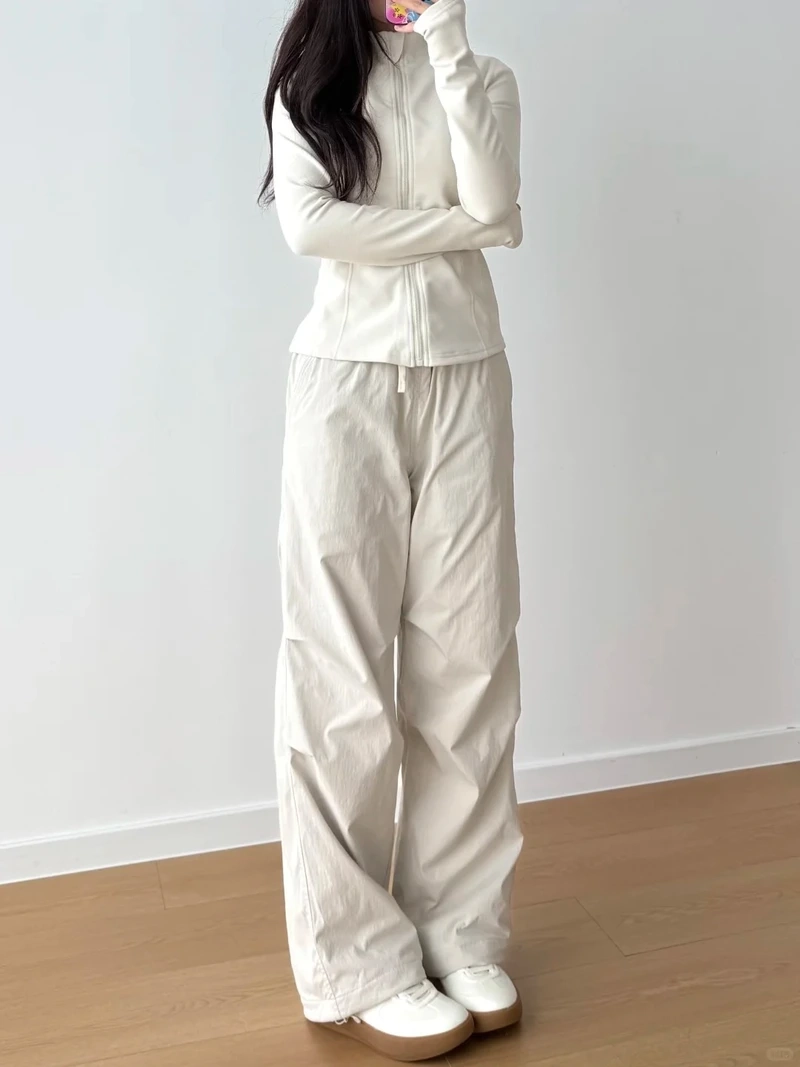 Giữ ấm phong cách cùng quần jogger nỉ