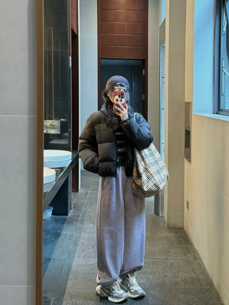 Phong cách gọn gàng từ quần jogger kaki