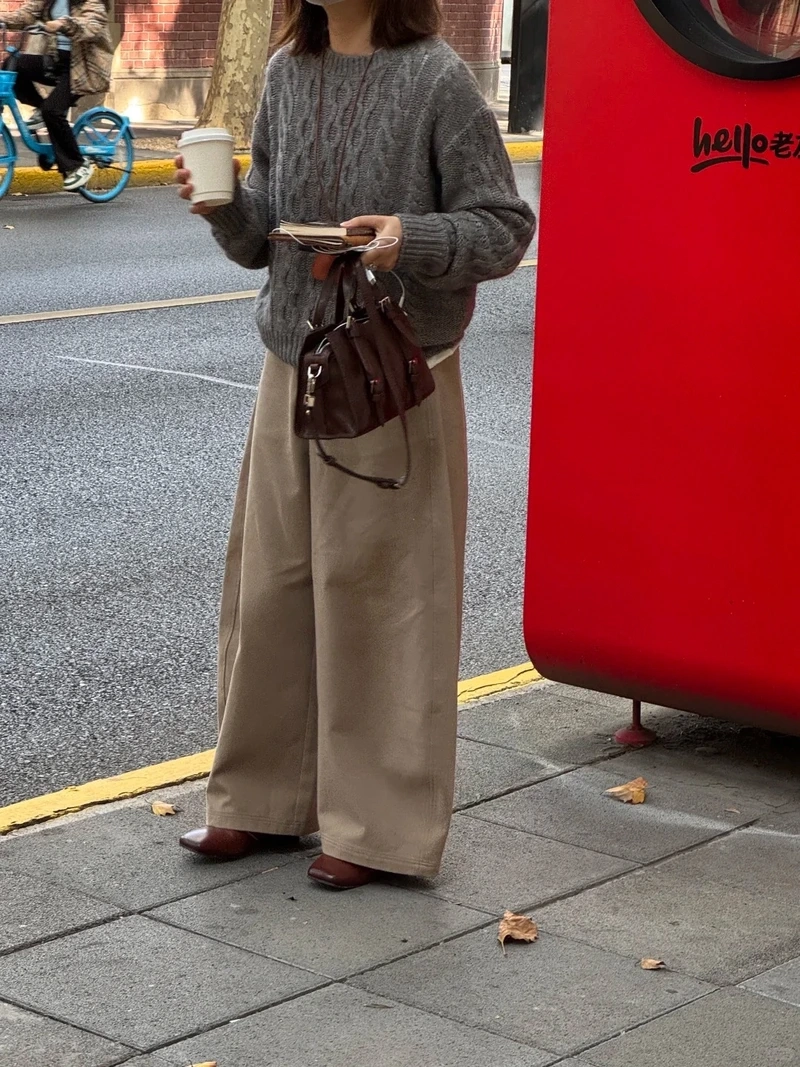 Thoải mái che dáng với quần kaki form rộng