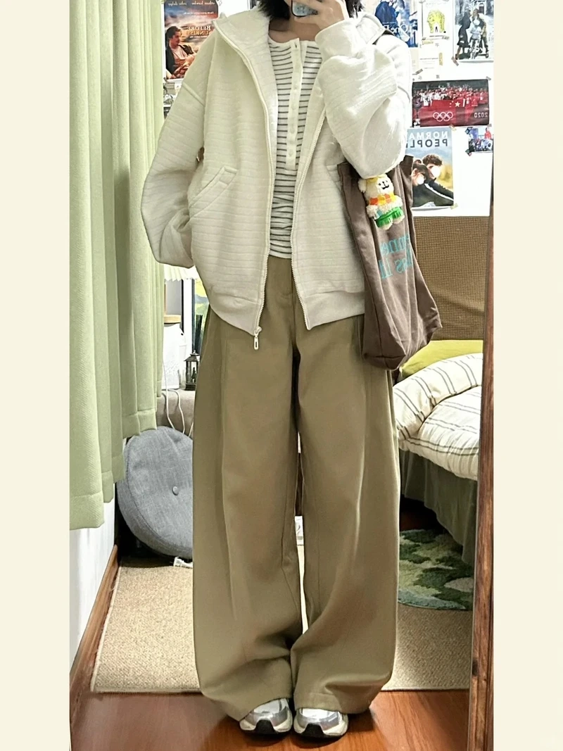 Tối giản tiện dụng với quần kaki basic