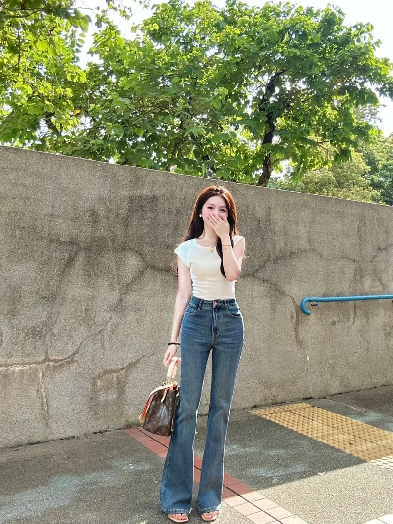 Tôn dáng chuẩn với quần ống loe tôn dáng