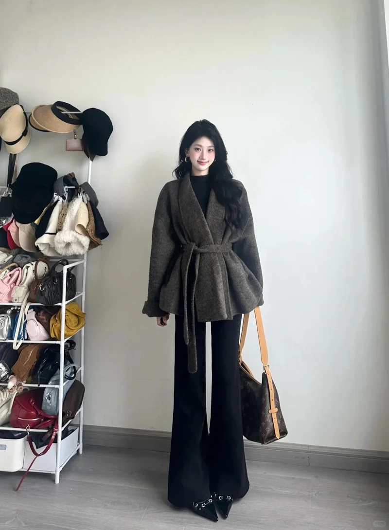 Dạo phố sành điệu cùng quần ống loe dạo phố