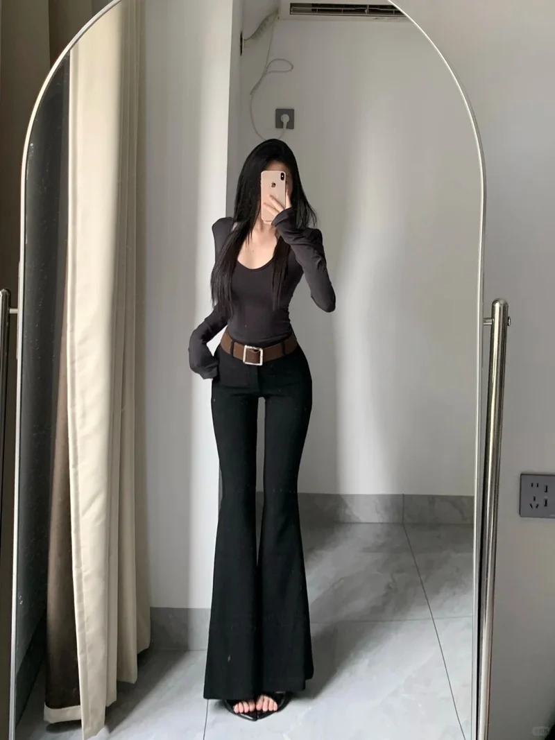 Form chuẩn dáng với quần ống loe form đẹp