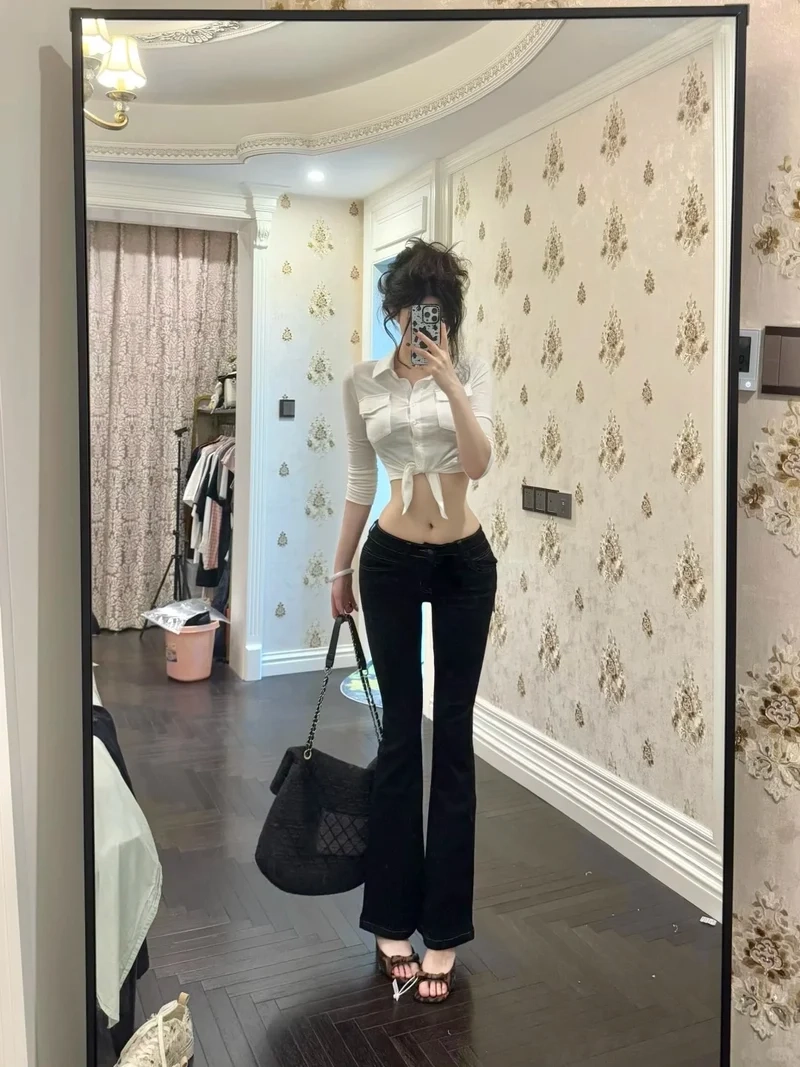 Tôn chân nổi bật với quần ống loe tôn chân