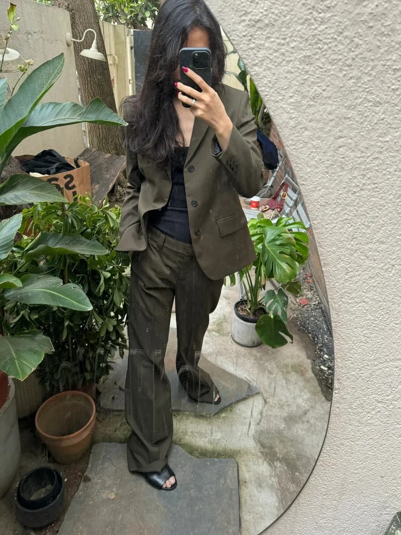 Check-in tuyệt đẹp cùng quần jean ống rộng chụp ảnh