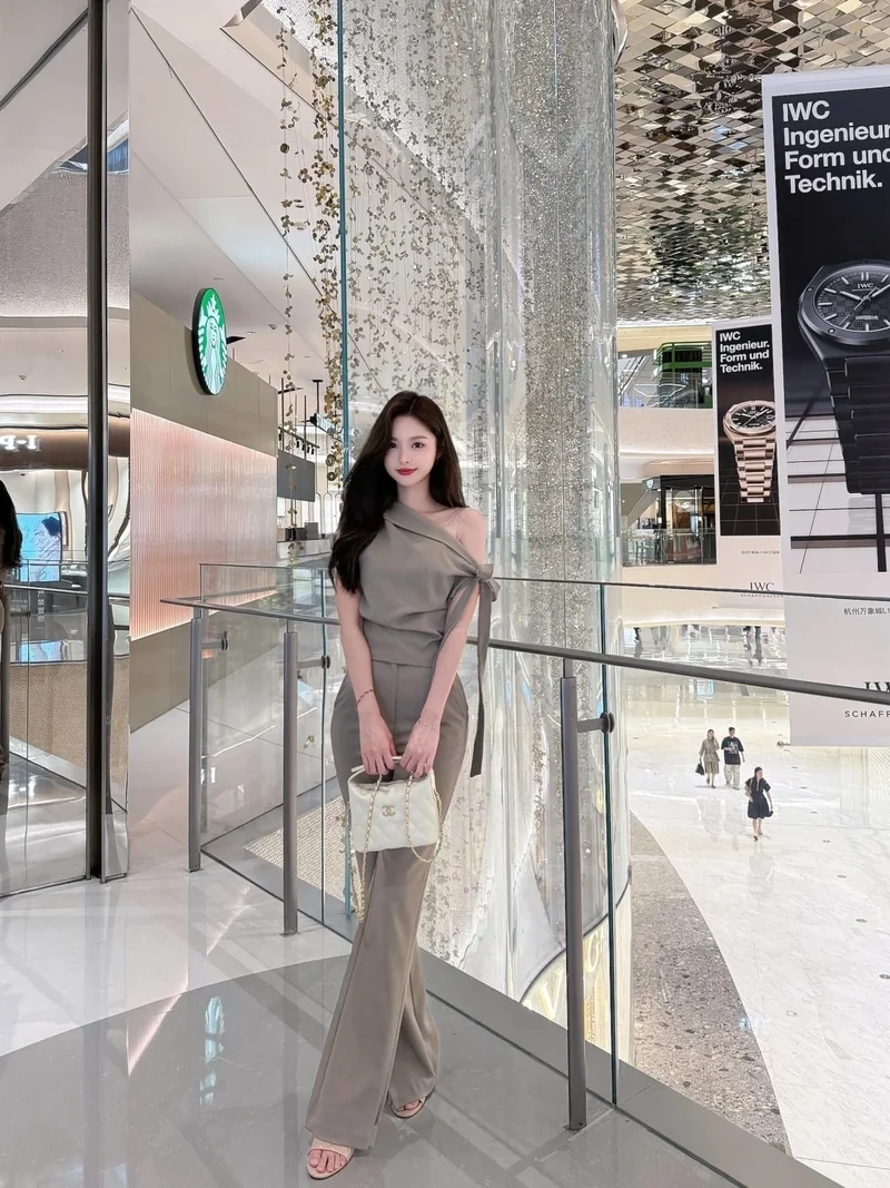 Street style cực chất với quần jean ống rộng street style