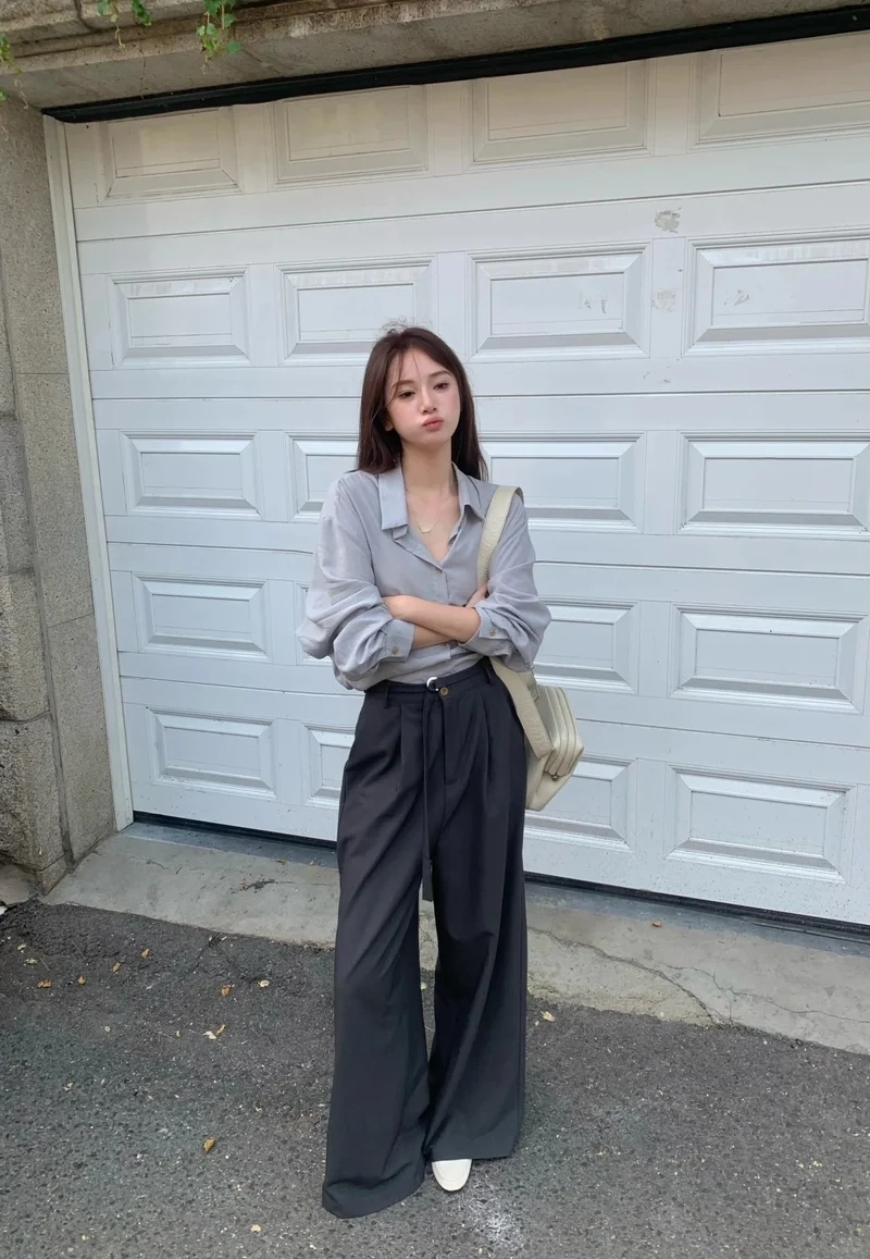 Form suông chuẩn dáng với quần jean ống rộng dáng suông