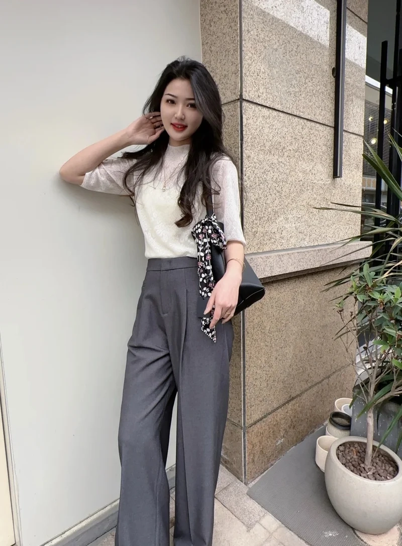 Mặc hàng ngày tiện lợi với quần jean ống rộng mặc hàng ngày