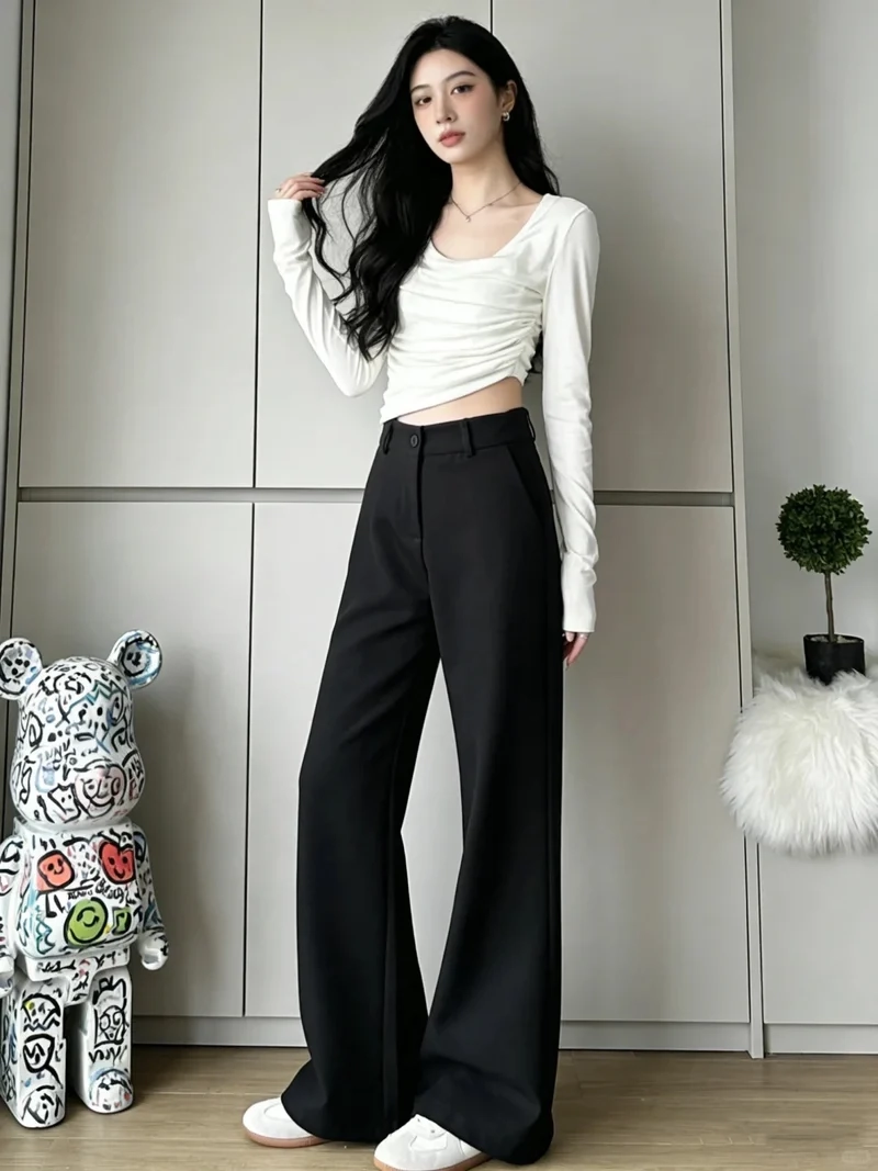 Phong cách hiện đại cùng quần jean ống rộng hiện đại