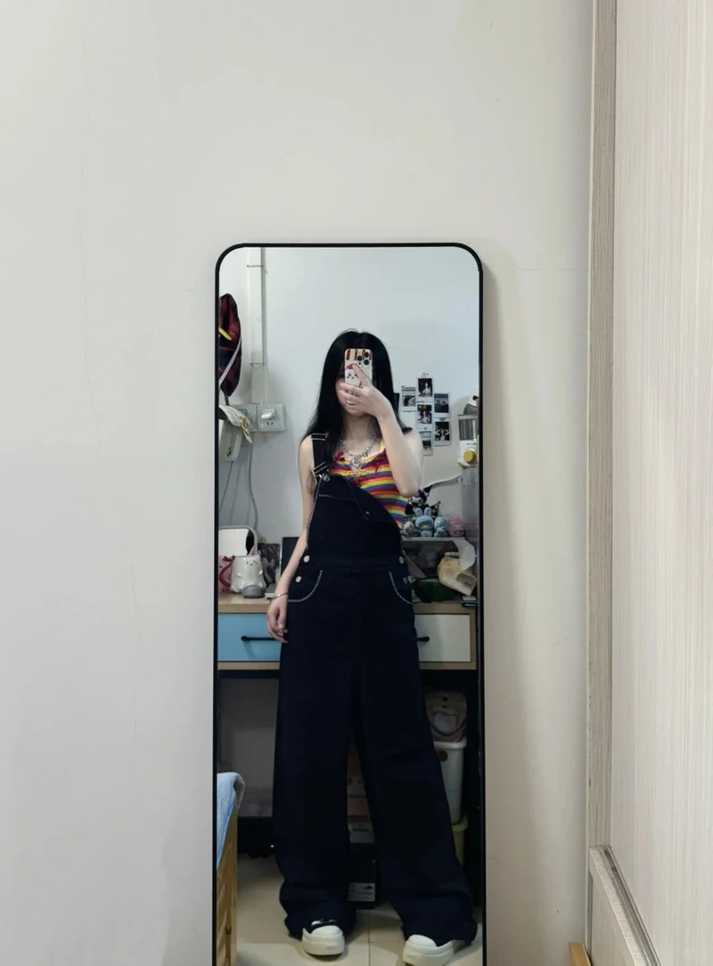 Thoải mái phóng khoáng cùng quần yếm form rộng