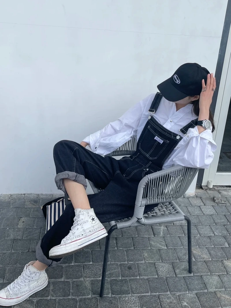 Gọn gàng tinh giản cùng quần yếm dáng suông