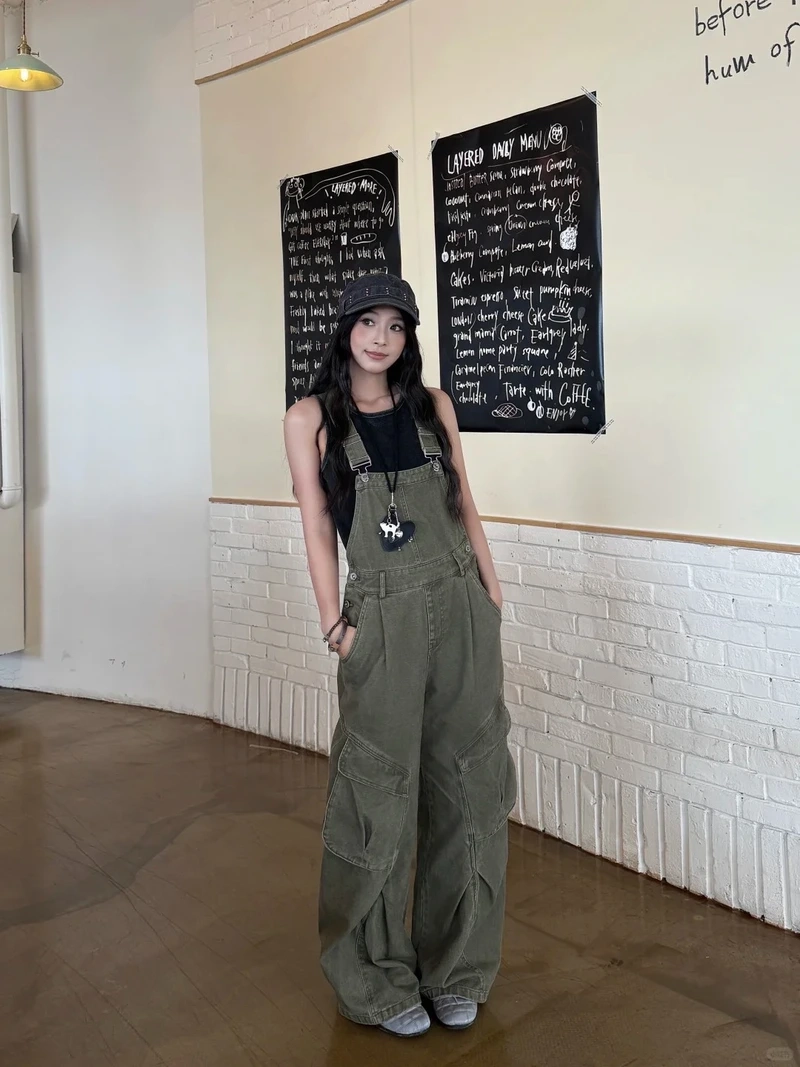 Xuống phố nhẹ nhàng với quần yếm dạo phố