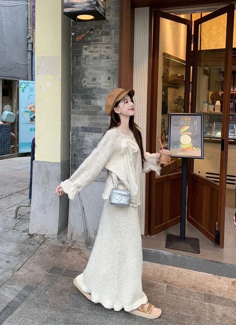 Luôn sành điệu cùng set áo chân váy rời thời trang