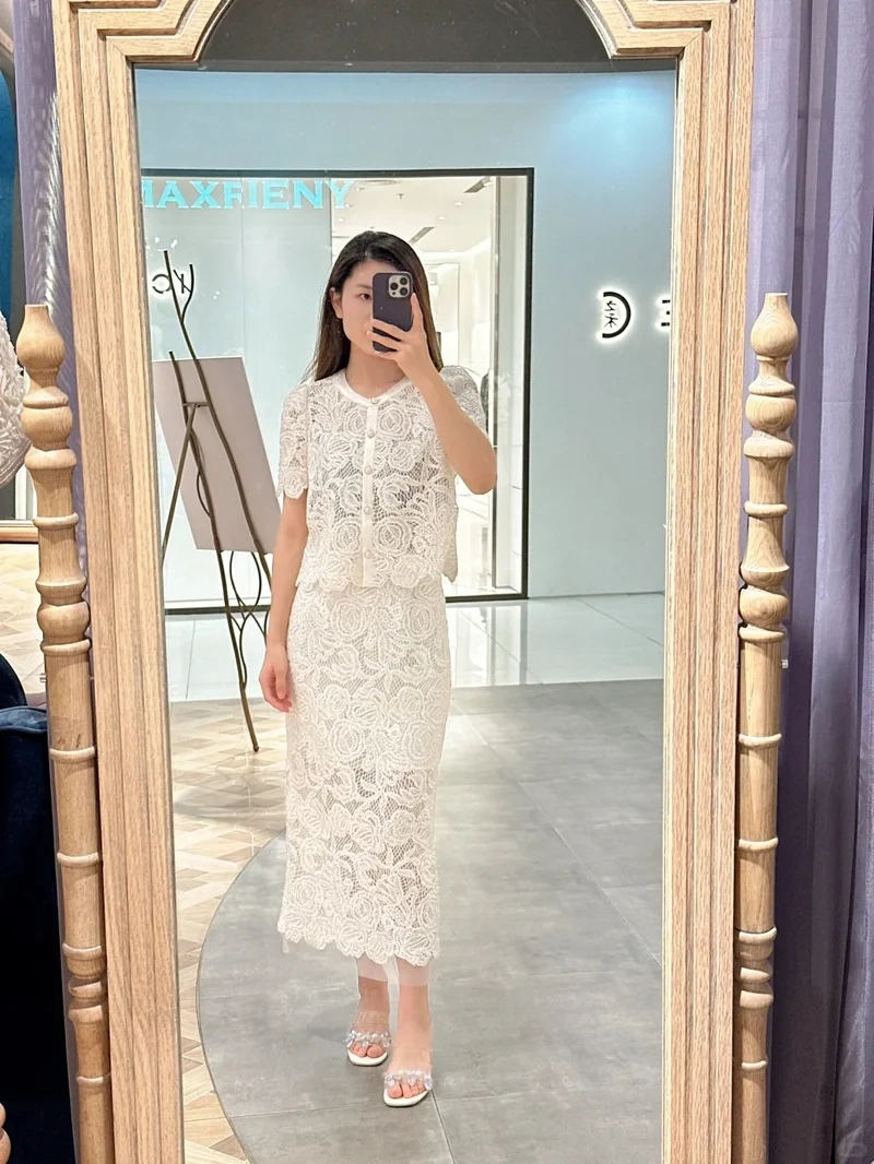 Tối giản nhưng tinh tế nhờ set áo chân váy rời tối giản