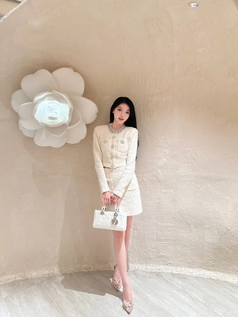 Thanh lịch nhẹ nhàng nhờ set tweed thanh lịch