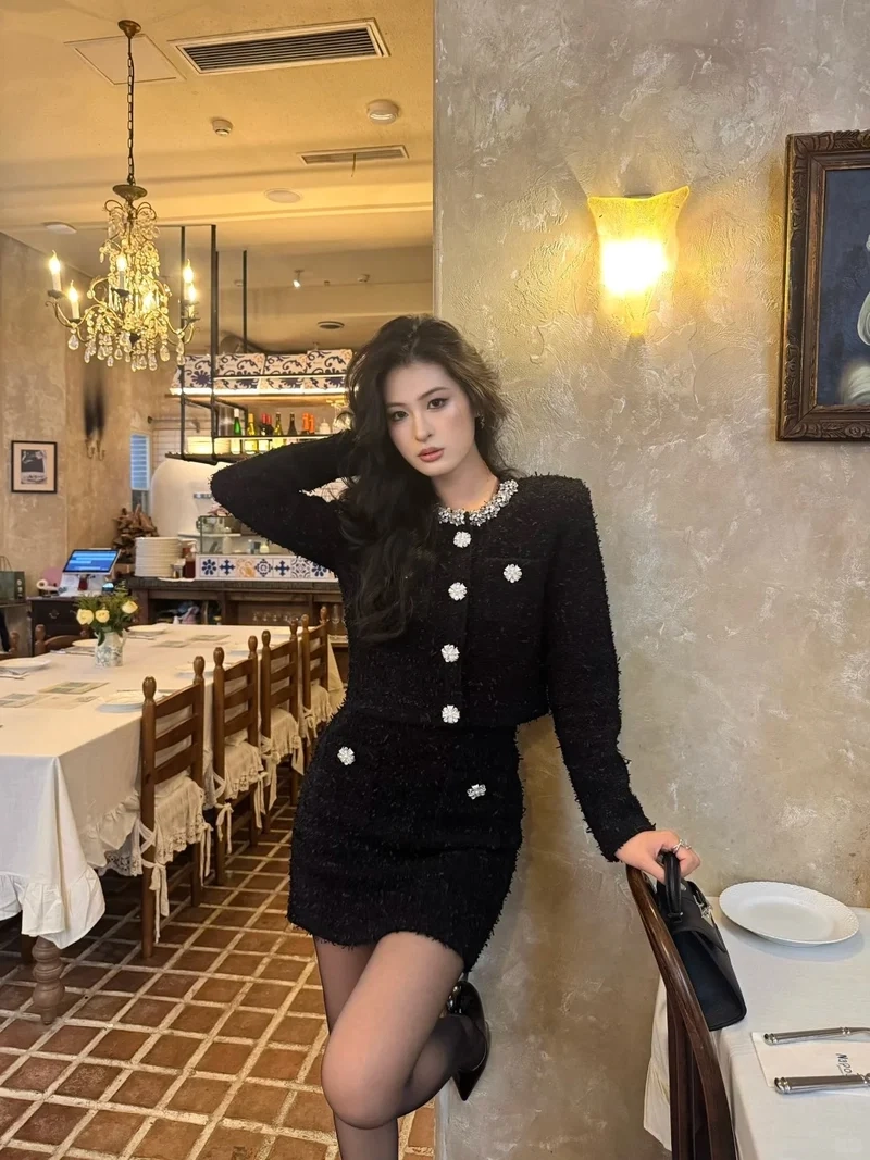 Sang trọng và nổi bật với set tweed sang trọng