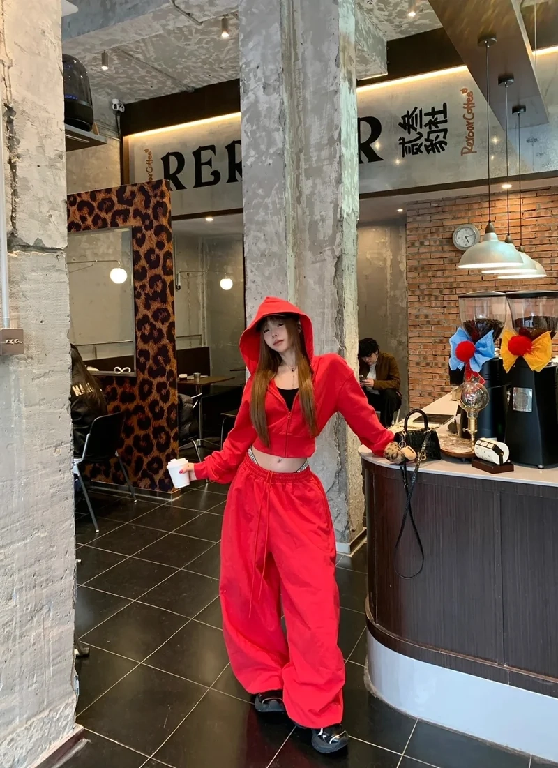 Mặc đi chơi cực tiện với set đồ đỏ mặc đi chơi