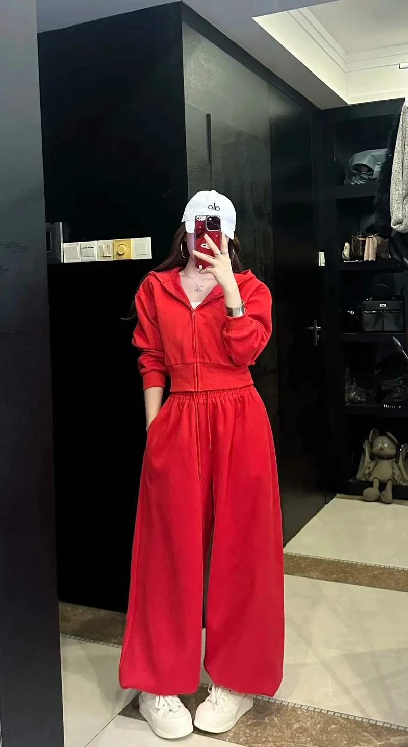 Sang trọng và quý phái cùng set đồ đỏ cao cấp