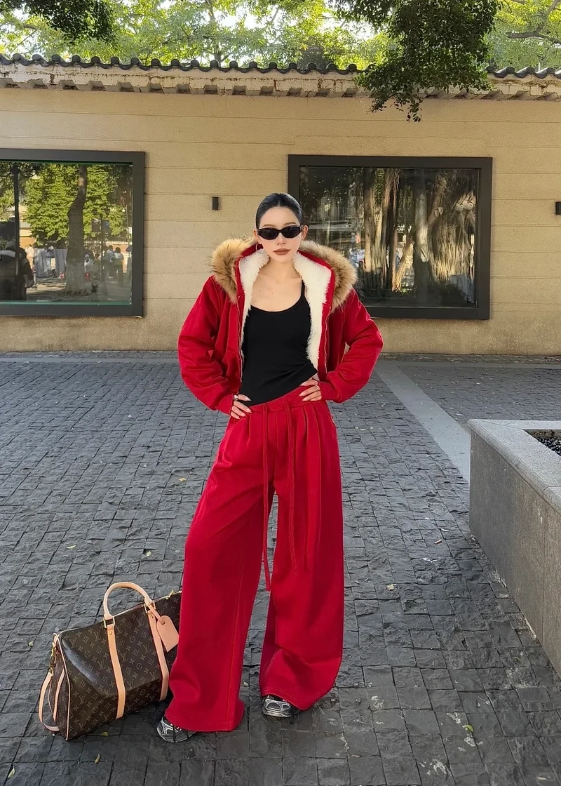 Diện chuẩn thời trang nữ với set đồ đỏ thời trang nữ