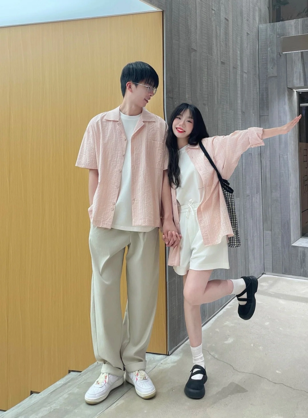 Áo xanh pastel năng động cho ngày hè