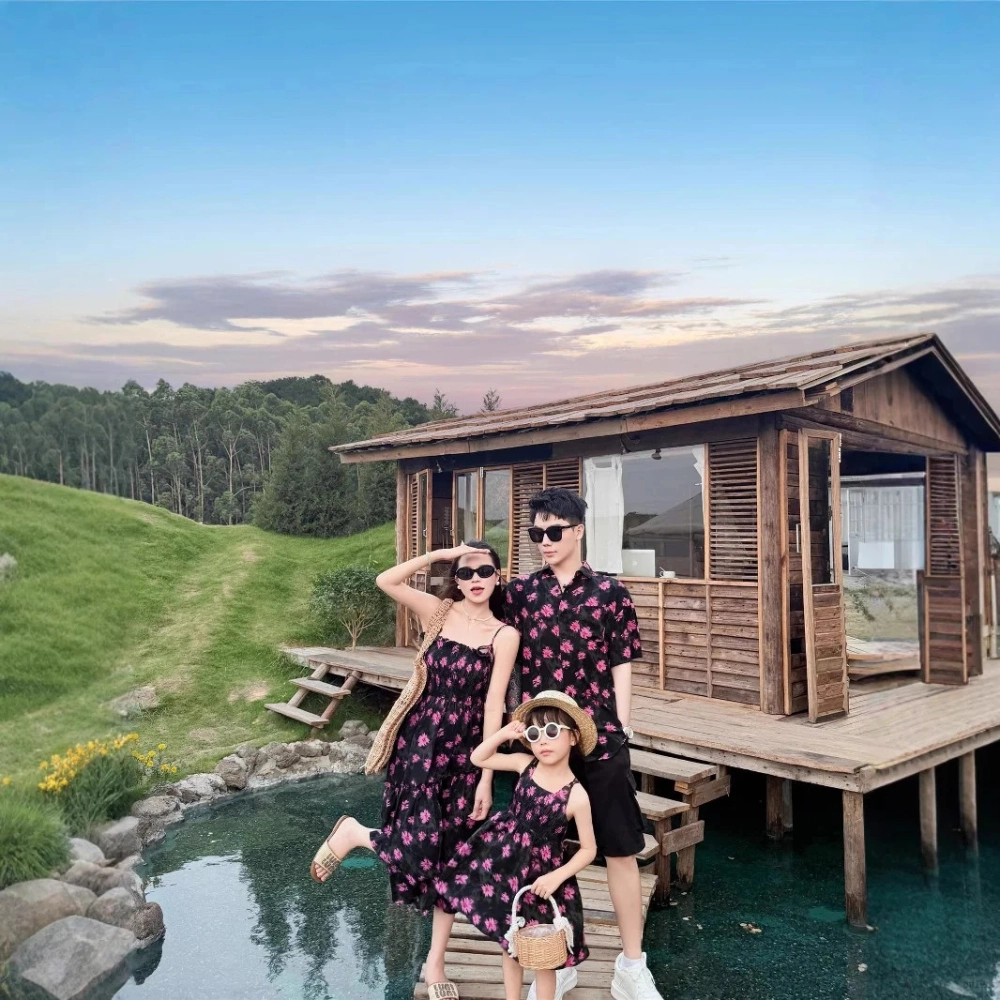 Set đồ gia đình 3 người chụp studio tết phong cách cổ điển