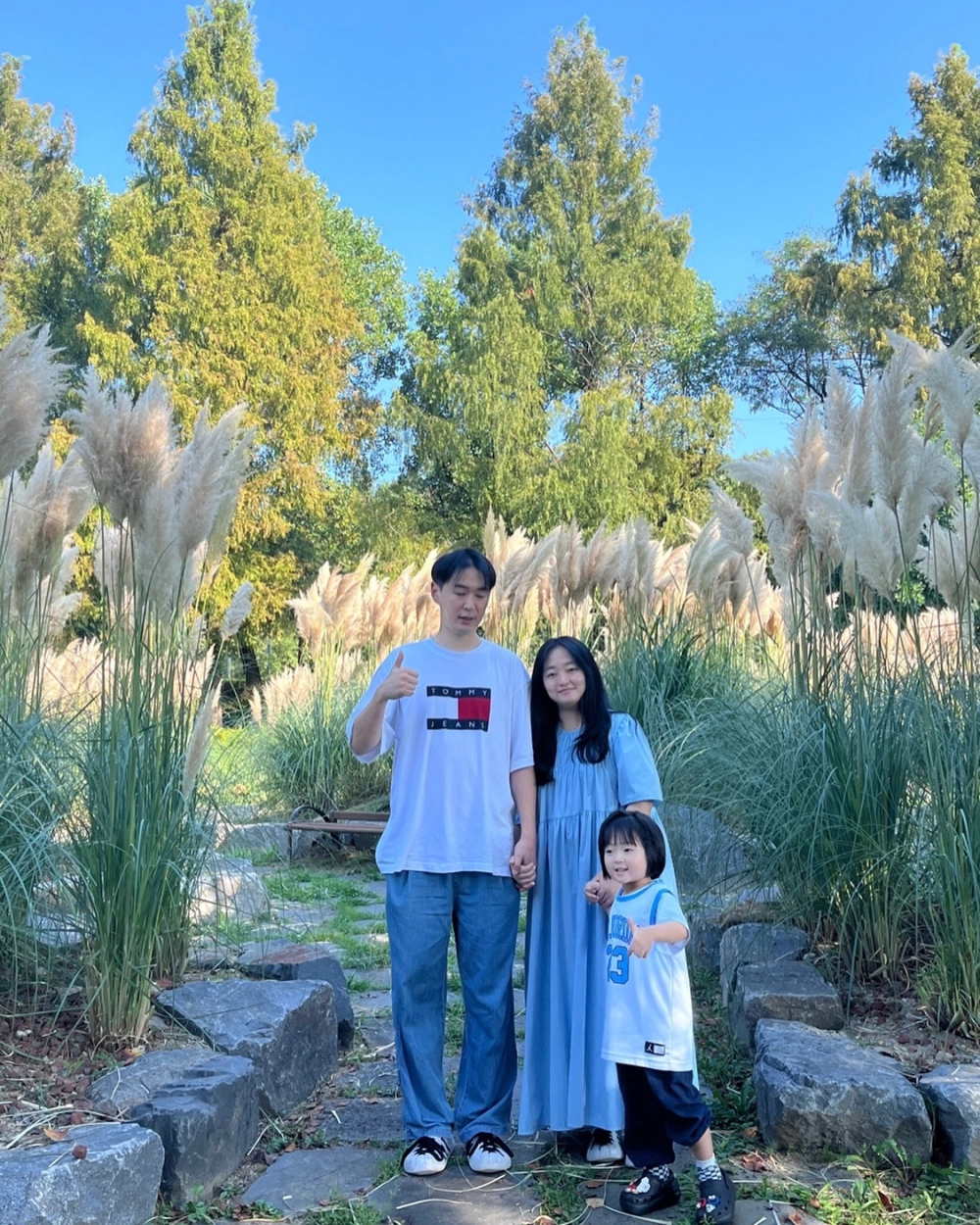 Áo dài gia đình 3 người tết màu xanh cốm dịu mát