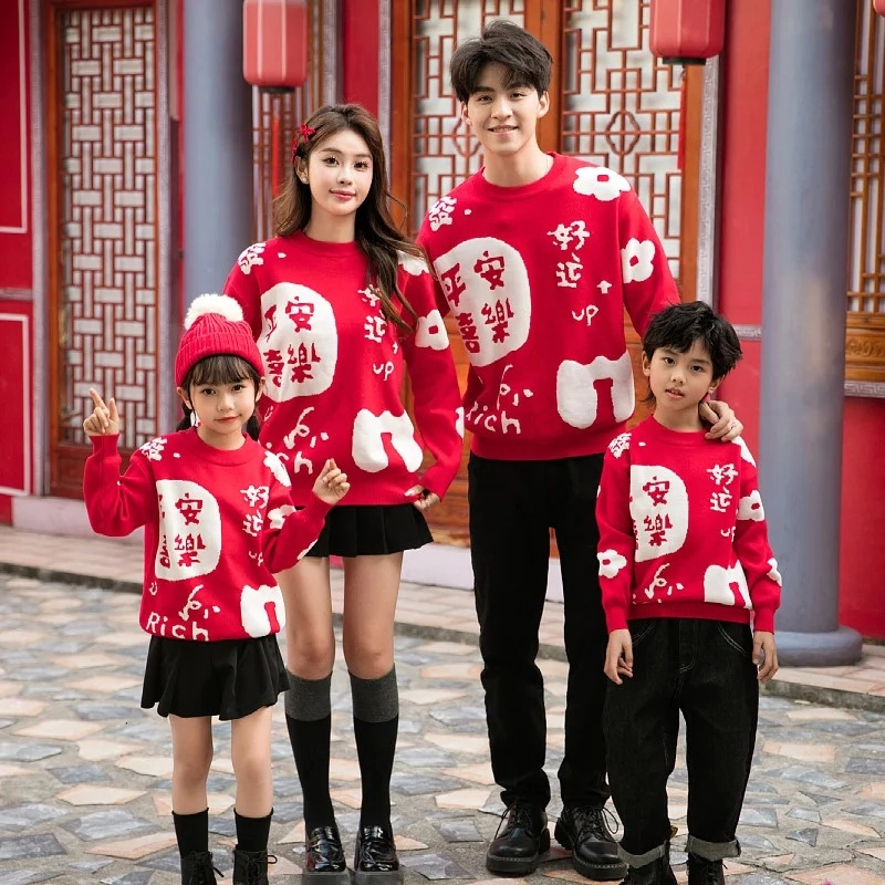 Set đồ gia đình tết cách tân hiện đại cho bố mẹ và con