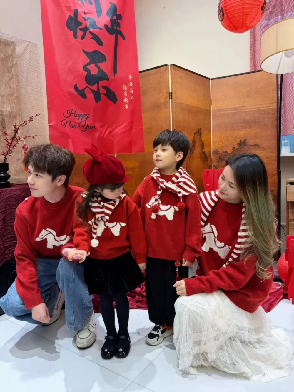 Đồ gia đình tết vải lụa mềm mại mang lại cảm giác thoải mái khi mặc