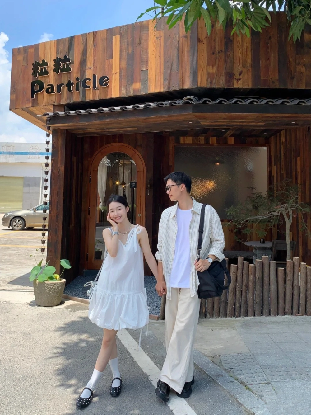 Set váy nữ áo nam đồng bộ màu trắng tinh khôi