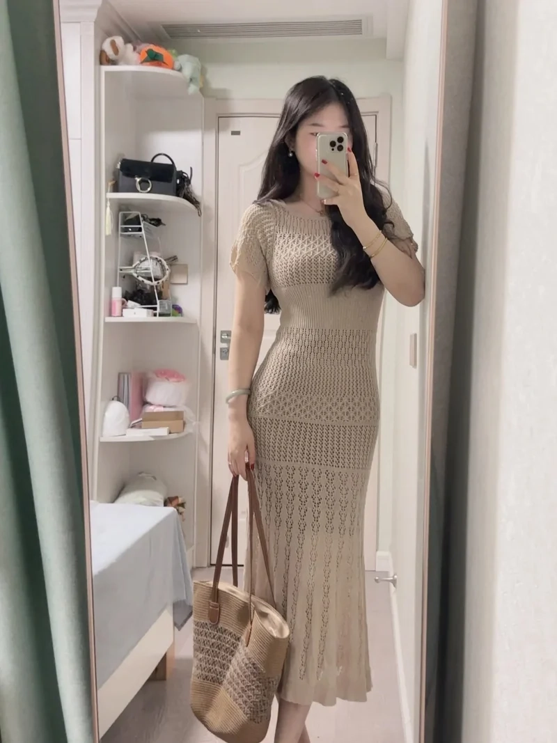 Phong cách Hàn Quốc chuẩn cùng váy body phong cách Hàn