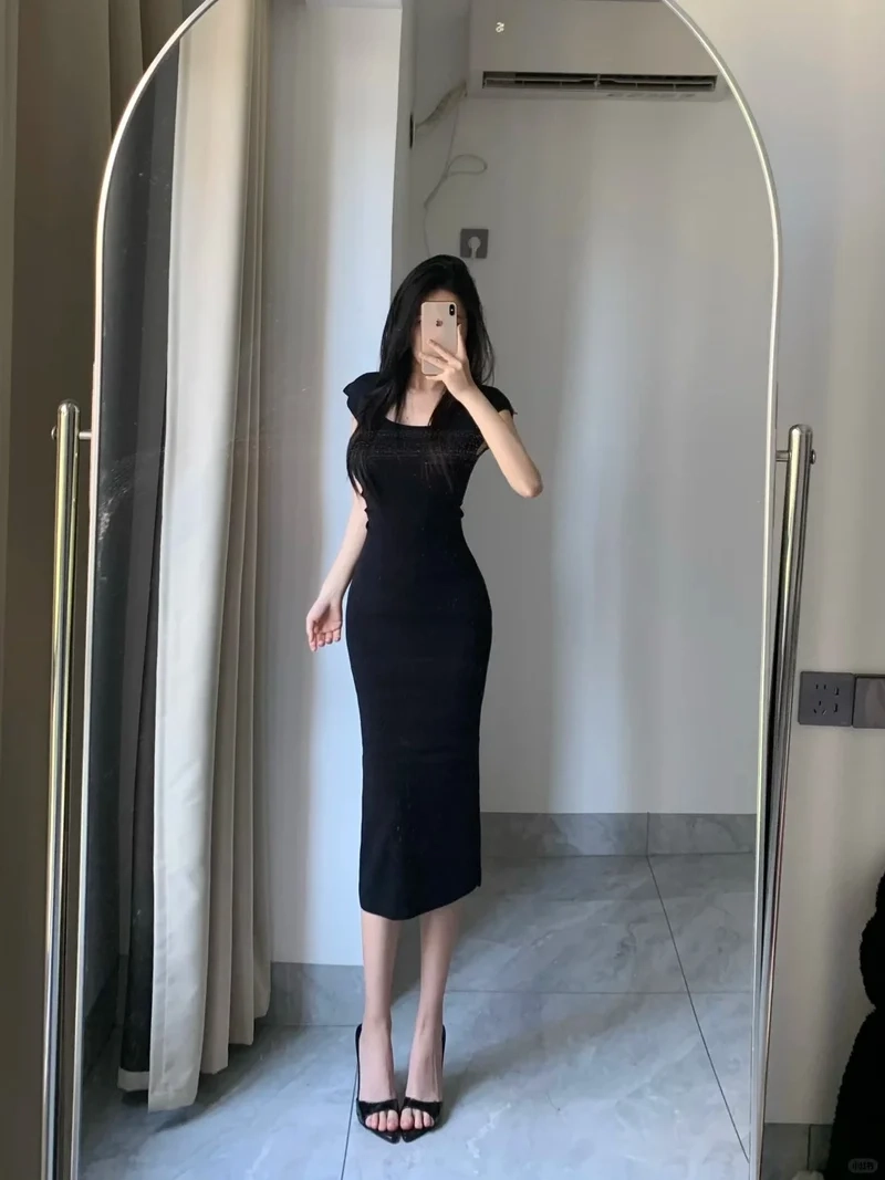 Tôn dáng mọi góc nhìn với váy body tôn dáng