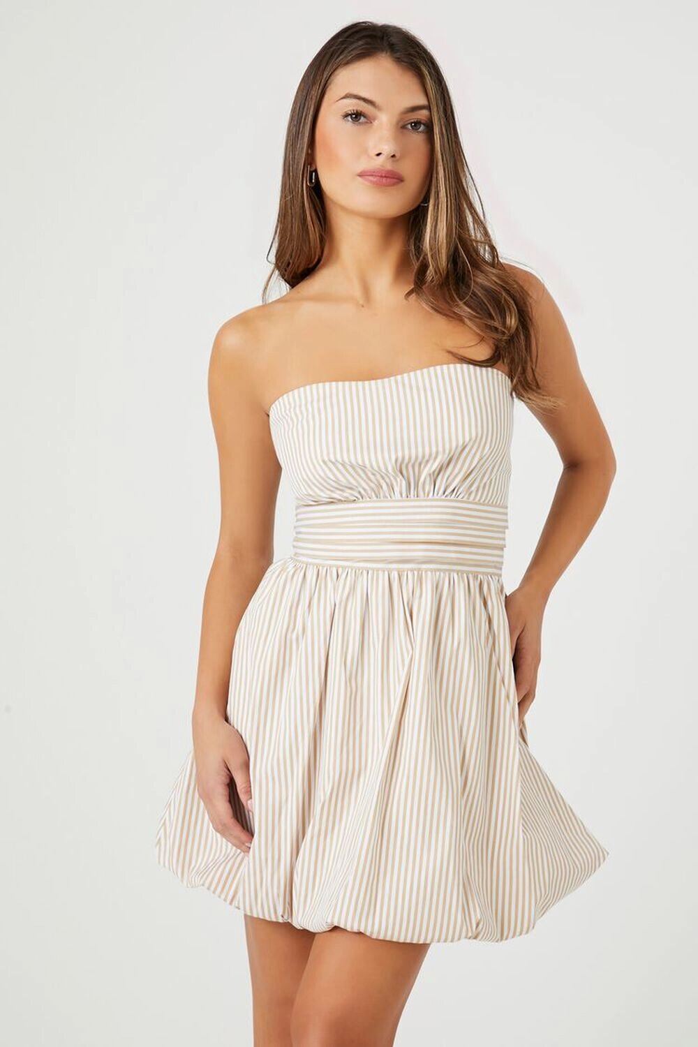 Kiểu váy cup ngực tôn vòng một tự nhiên