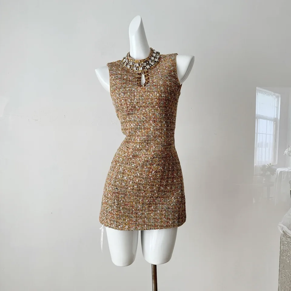 Mẫu váy dạ tweed được yêu thích mùa thu đông