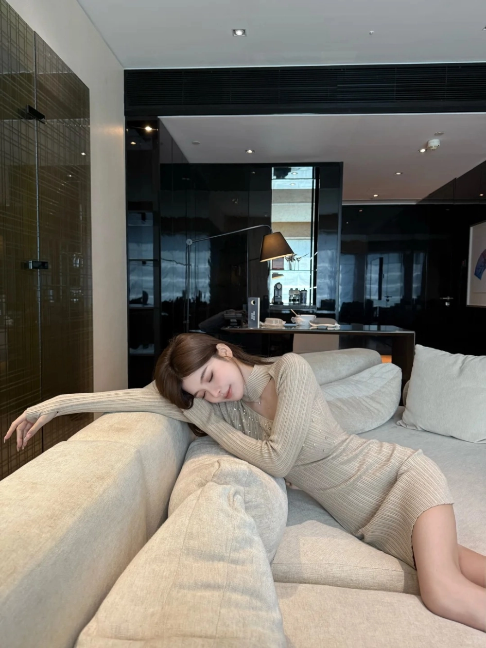 Váy đính kim sa lộng lẫy đầy khí chất