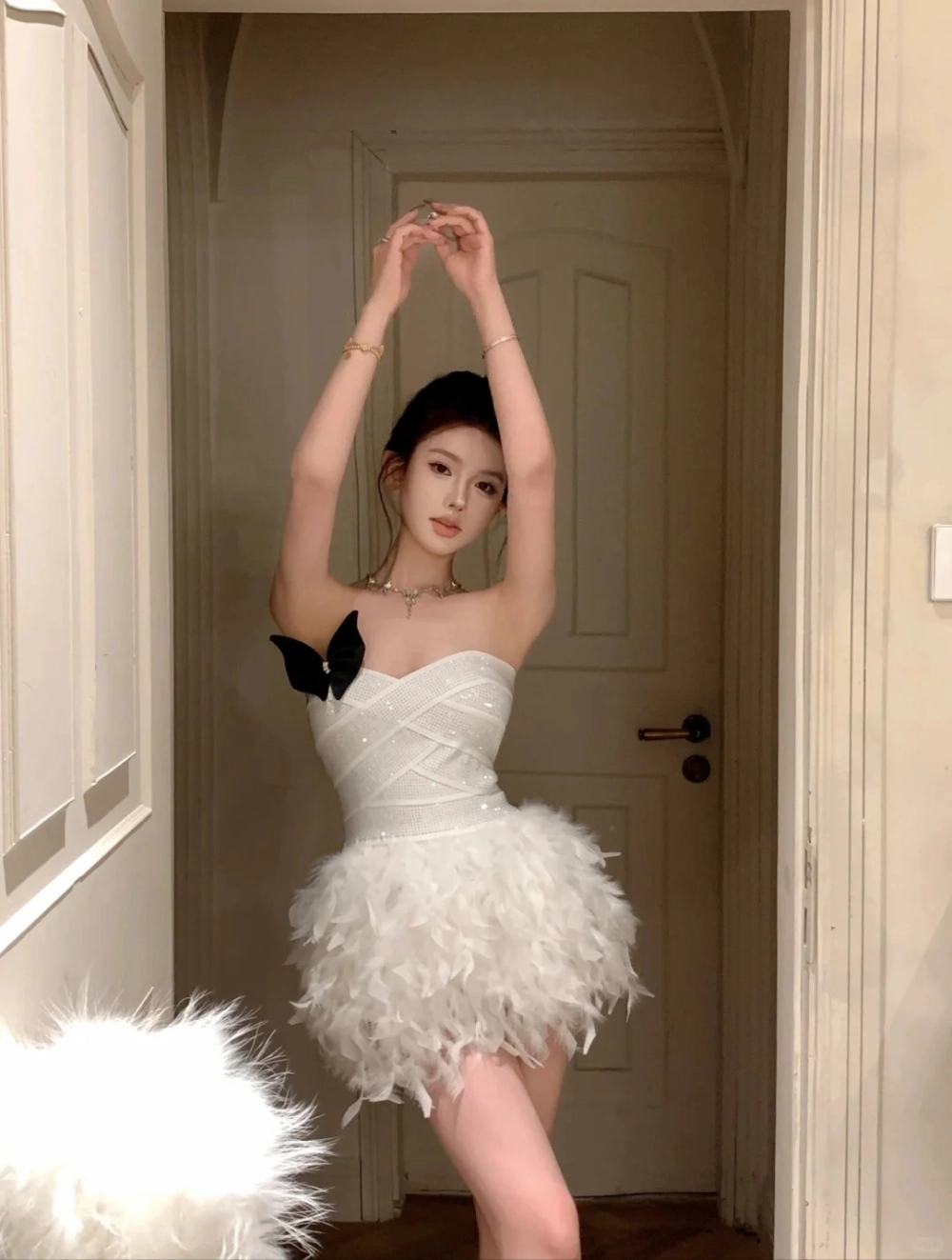 Váy lông vũ bay bổng tôn nét đẹp quý phái