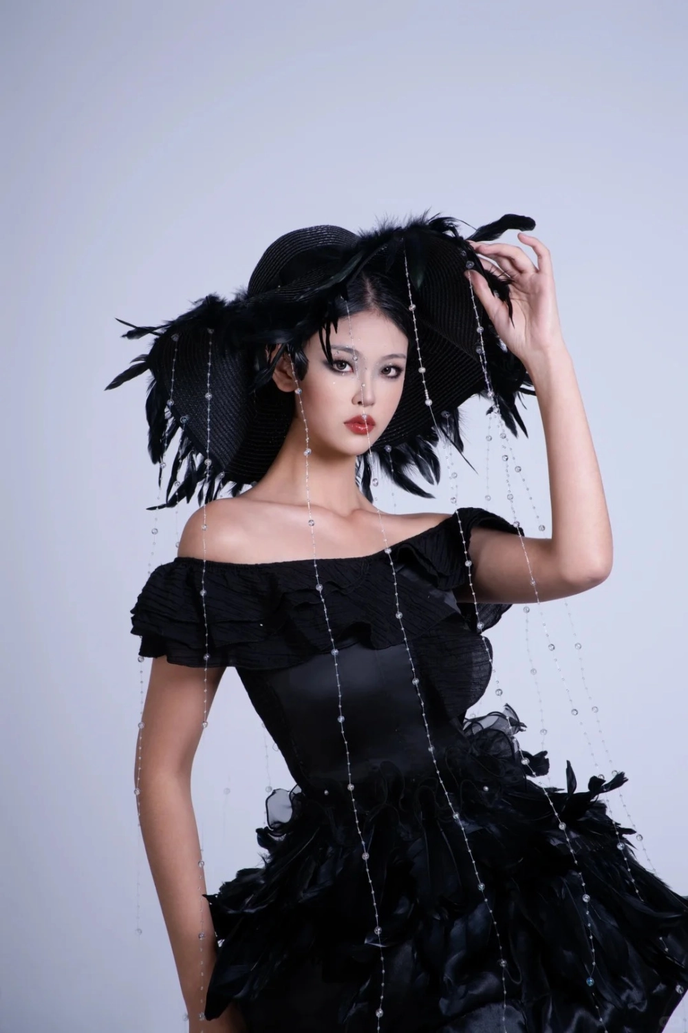 Kiểu váy lông vũ mới lạ và đầy cuốn hút