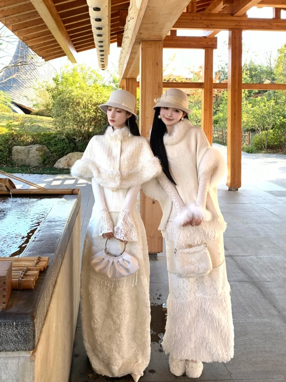 Váy đôi bạn thân cổ vuông cổ điển và tôn dáng cực tốt